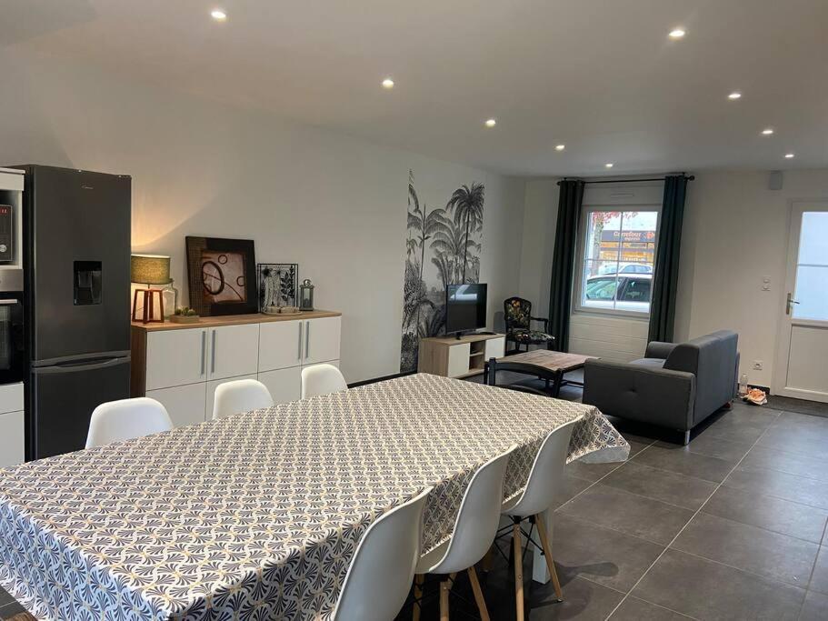 Les Prunelles Maison De Village De 4 A 8 Personnes Précigné Extérieur photo